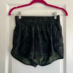 Lululemon camo tracker short Size